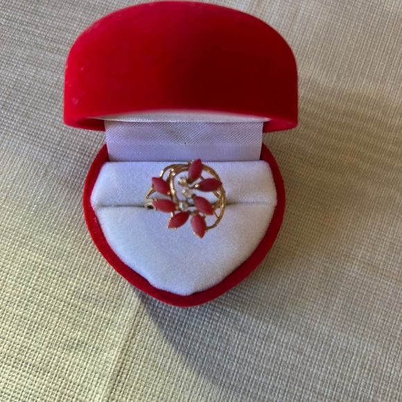 14k gold ring with diamonds and coral - Picture 2 of 3